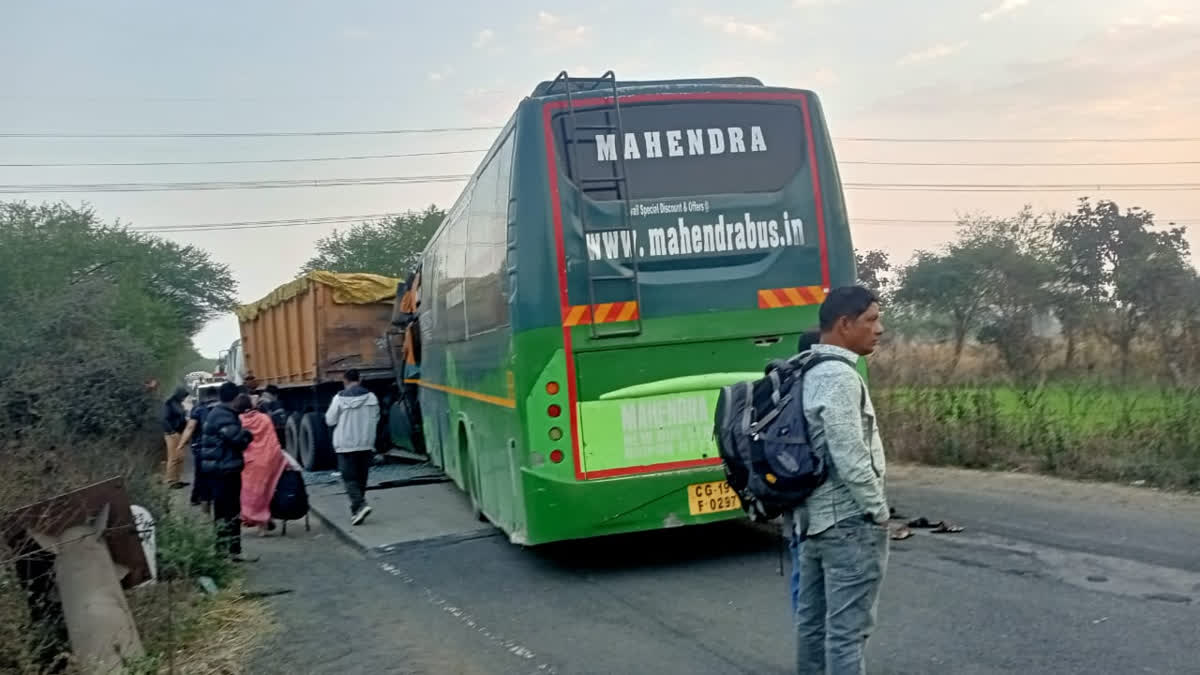 Raipur To Prayagraj Bus Accident