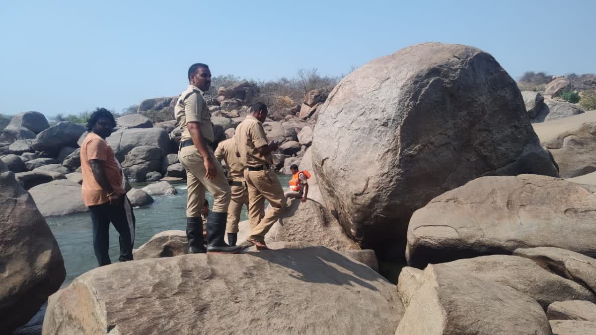 Hyderabad lady doctor washed away in Tungabhadra river in Karnataka