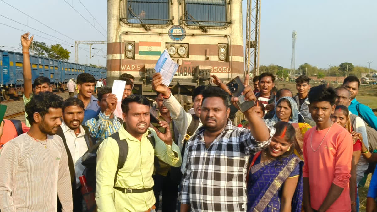 Train stopped in Giridih