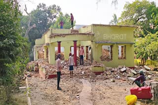 Abas, the abode of Abaindranath Tagore, is being demolished.