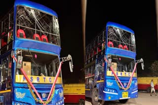 KSRTC ROYAL VIEW DOUBLE DECKER BUS  ഡബിള്‍ ഡക്കര്‍ ബസ് ചില്ല് തകര്‍ന്നു  കെഎസ്ആര്‍ടിസി ഡബിള്‍ ഡക്കര്‍ ബസ്  LATEST NEWS IN MALAYALAM