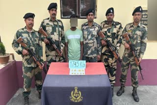 BSF DETAINED ONE INDIAN SMUGGLER WITH GOLD Worth Crores