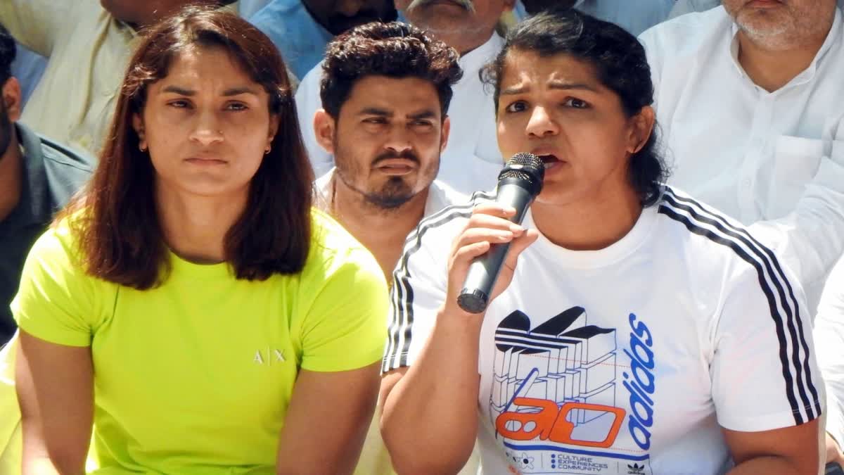 vinesh phogat and sakshi malik