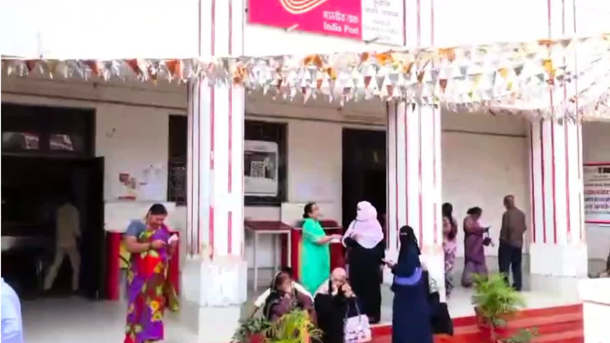 Hubballi: Women Throng Post Offices to Open 'Modi Accounts' for Rumoured Rs 3,000 Every Quarter