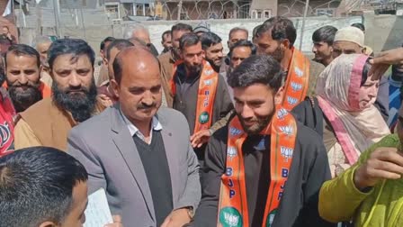 bjp-convention-held-in-shopian-scores-of-people-joined-party