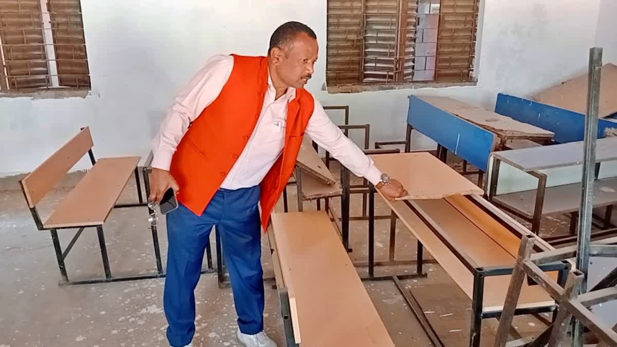 BENCH DESKS IN LATEHAR SCHOOLS