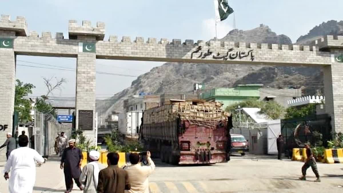Pakistan-Afghanistan Torkham border opened after 27 days