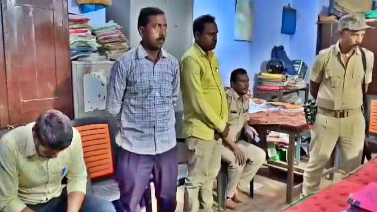 यूपी के तीन फर्जी शिक्षक गिरफ्तार