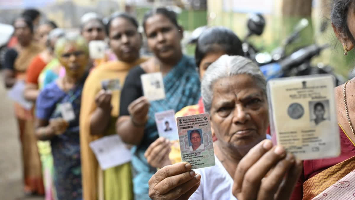 LOK SABHA ELECTION 2024  TAMIL NADU LOK SABHA POLLING 2024  വോട്ടര്‍മാര്‍ക്ക് ശമ്പളത്തോടെ അവധി  തമിഴ്‌നാട് ലോക്‌സഭ തെരഞ്ഞെടുപ്പ്