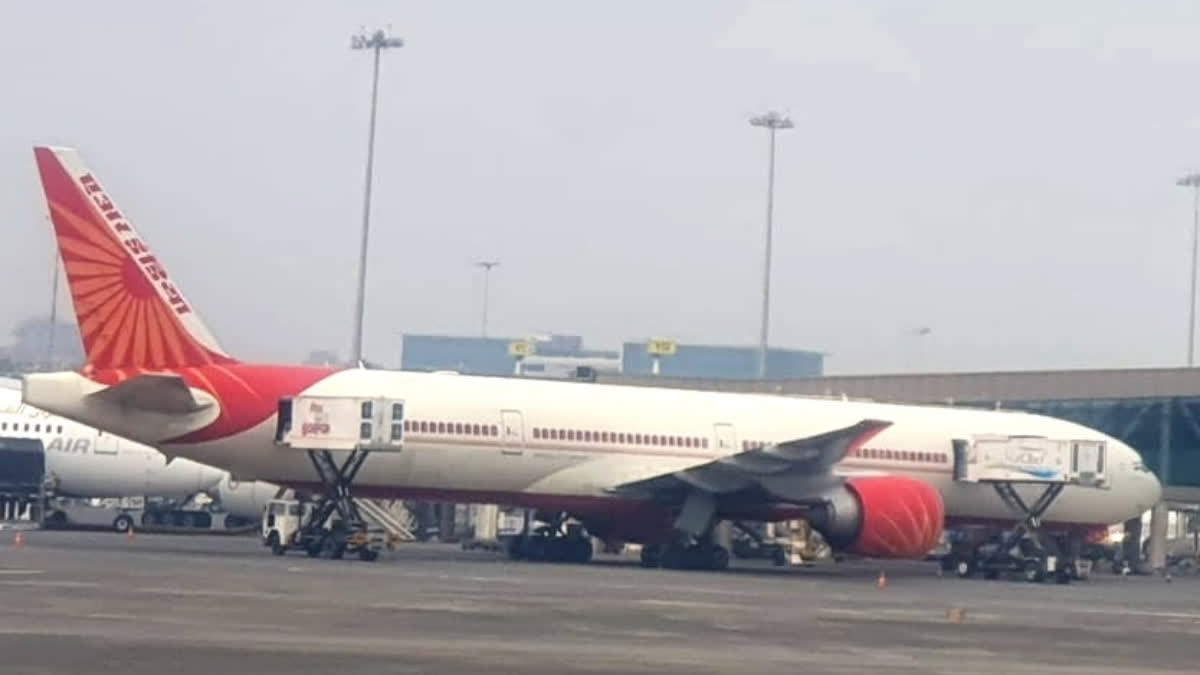 FLIGHT RETURN  AIR INDIA  കരിപ്പൂര്‍ വിമാനത്താവളം  ദുബായ് മഴക്കെടുതി