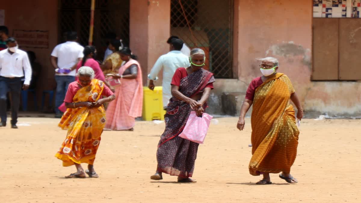 Polling rush in Tamil Nadu: Three died after fainting at the polling booth