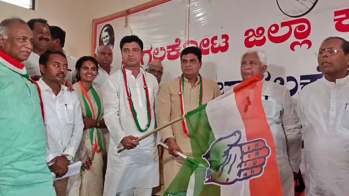 Mallikarjuna Charantimath, Santosh Hokrani join Congress party