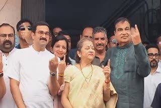 Nitin Gadkari Cast his Vote