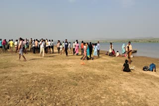 boat capsizes in Mahanadi River