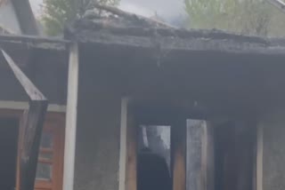 fire-gutted-a-residential-house-in-boniyar-baramulla