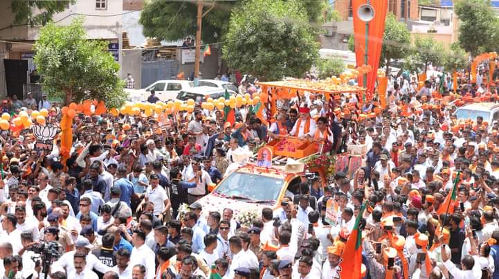 કેન્દ્રીય ગૃહ અને સહકારિતા મંત્રી અમિત શાહનો કલોલ ખાતે આજે ભવ્ય રોડ શો યોજાયો