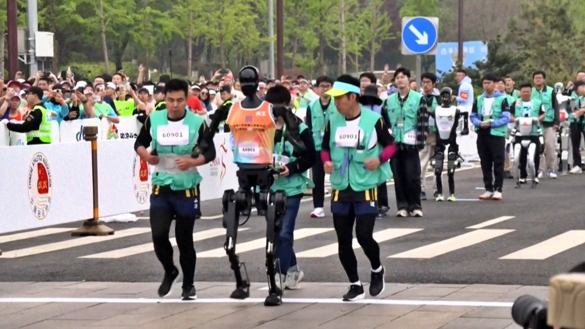HUMANOID ROBOTS CHINA IN AI TECHNOLOGY HUMANOID ROBOTS RACE HUMANOID ROBOT MARATHON IN CHINA