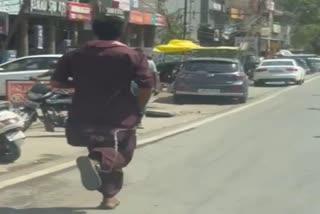 REWA MAN RAN ON ROAD TIED IN CHAINS