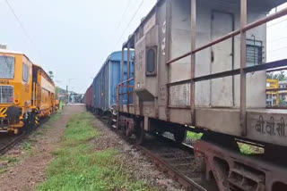 KANHANGAD RAILWAY STATION  TRAINS RUN ON DIFFERENT TRACKS  ഗുഡ്‌സ് ട്രെയിൻ തെറ്റായ ട്രാക്കിൽ  ട്രെയിനുകൾ ട്രാക്ക് മാറി ഓടി