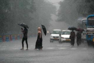 NIGHT TRAVEL BANNED IN IDUKKI  KERALA RAIN ALERT  IDUKKI WEATHER  ഇടുക്കി മഴ മുന്നറിയിപ്പ്