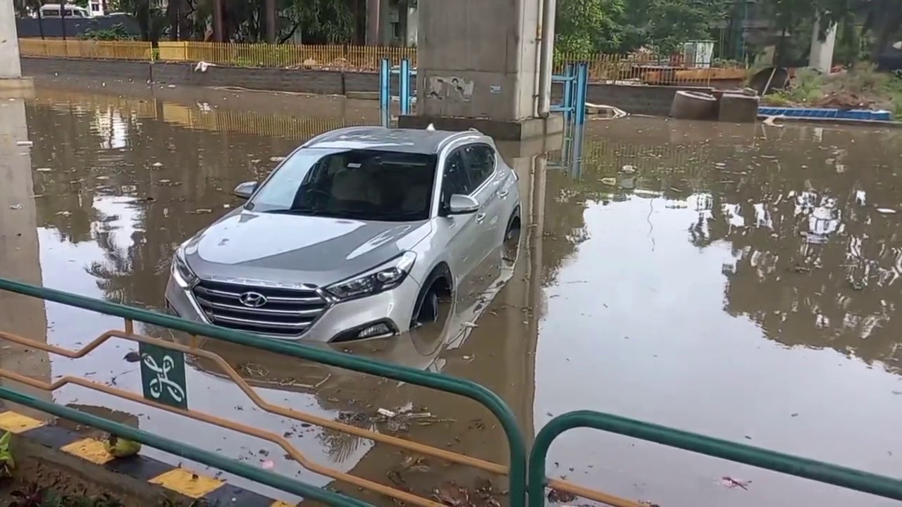 Submerged vehicle
