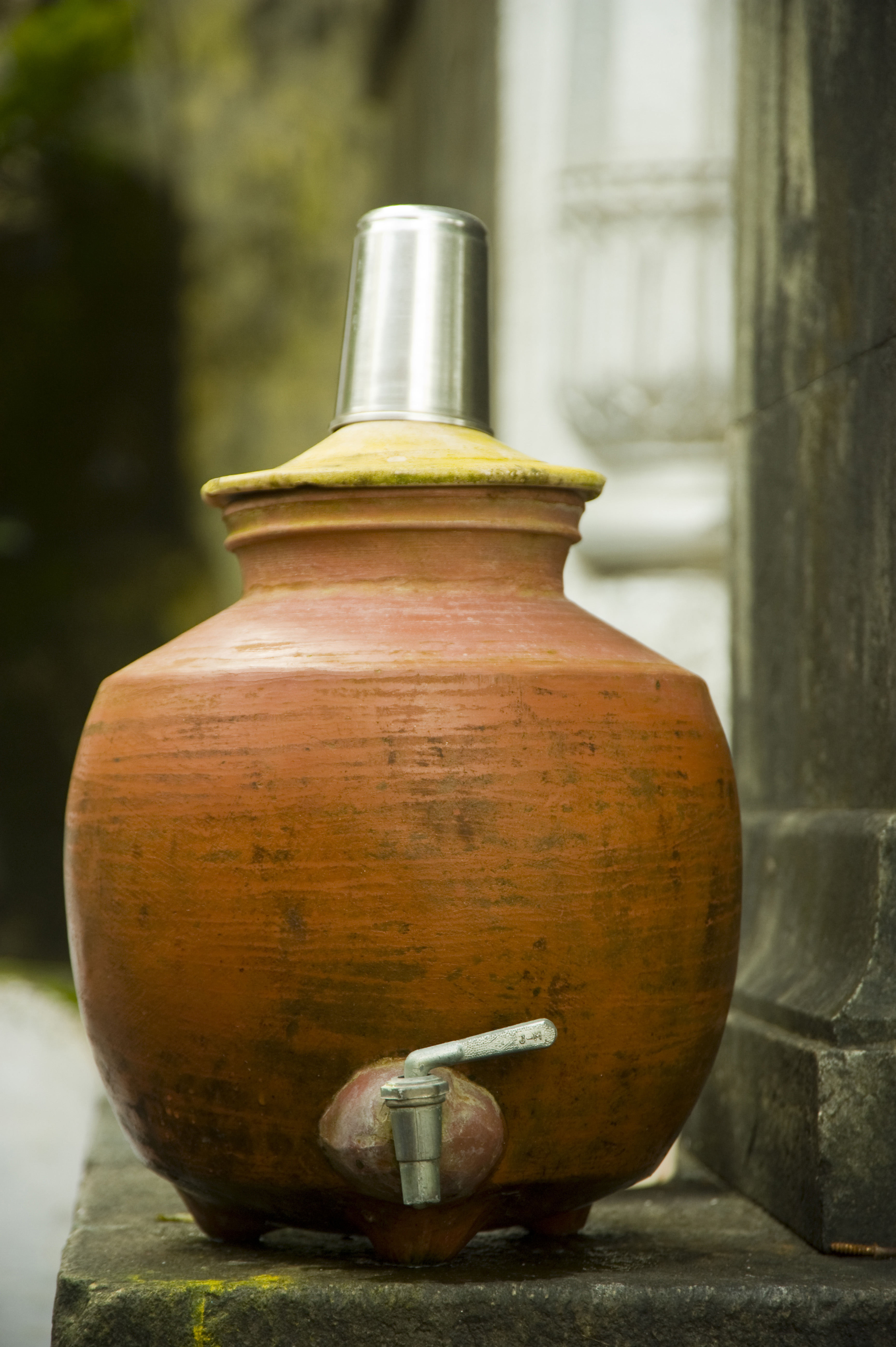 TIPS FOR CLEANING CLAY POTS BENEFITS OF DRINKING POT WATER CLEANING TIPS ಮಣ್ಣಿನ ಮಡಕೆ