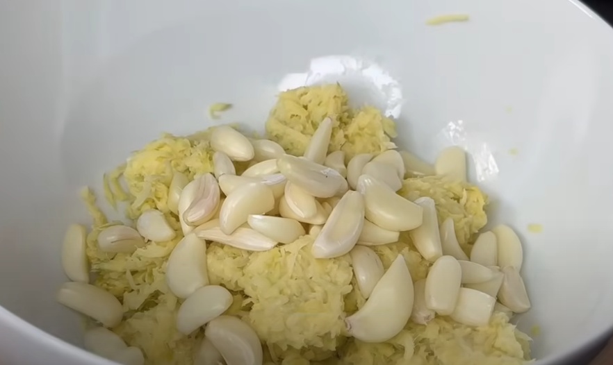 Mamidikaya Turumu Vellulli Pachadi