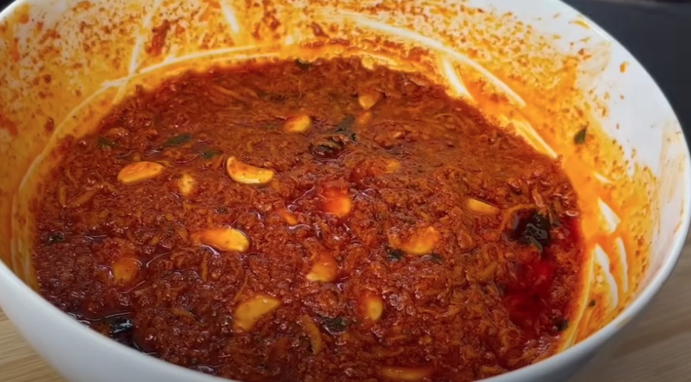 Mamidikaya Turumu Vellulli Pachadi