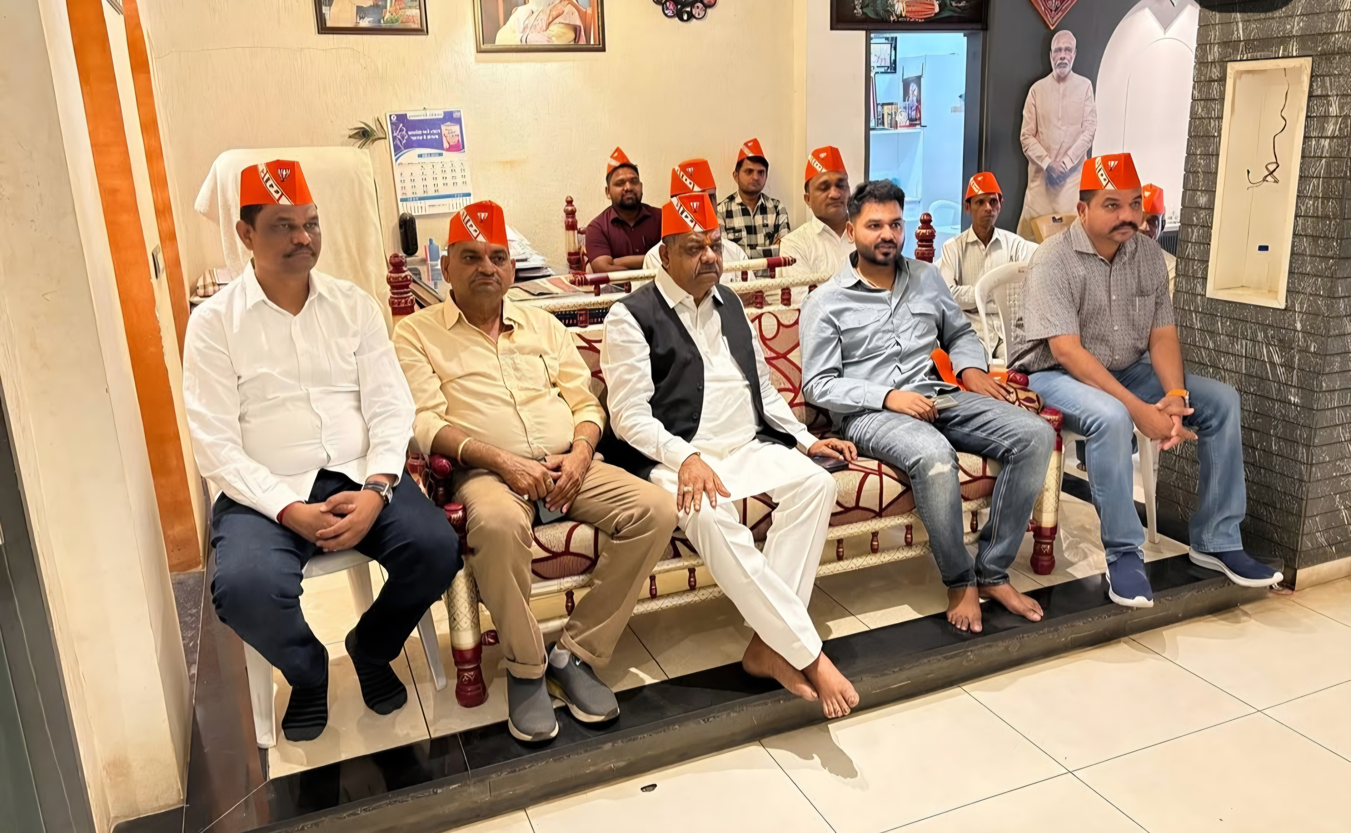 મંત્રી બચુ ખાબડ અને તેમના પુત્ર અને ભાજપના અન્ય હોદ્દેદારો સાથે