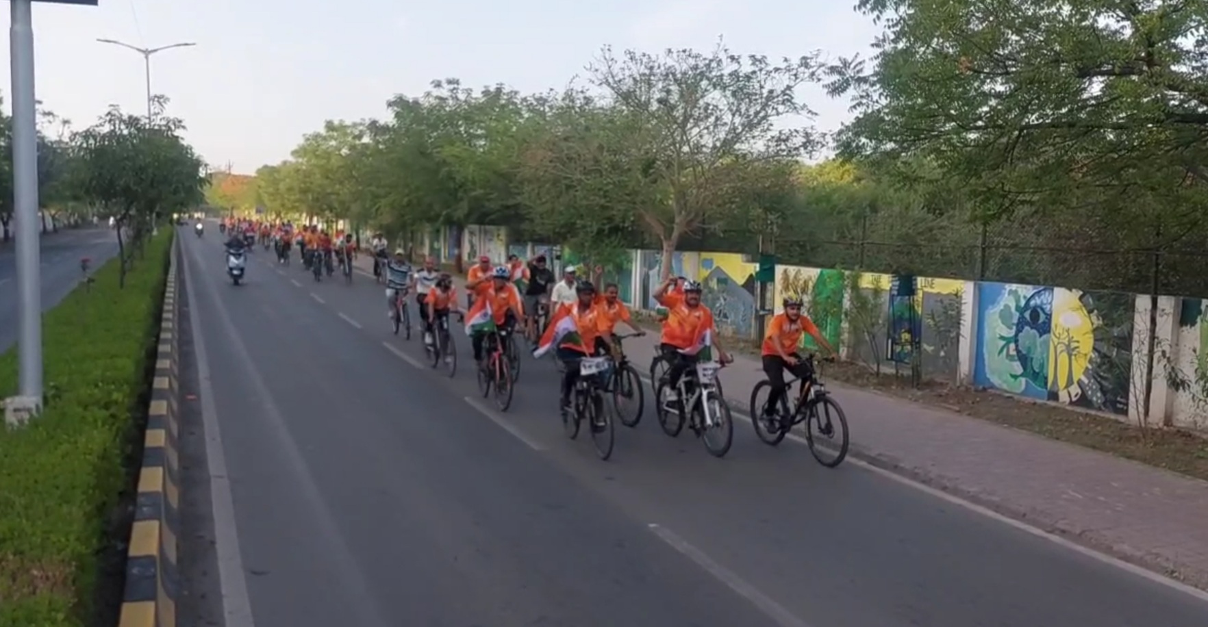 સાયકલ પર તિરંગો લગાવી શહેરમાં ફરી આ યાત્રા