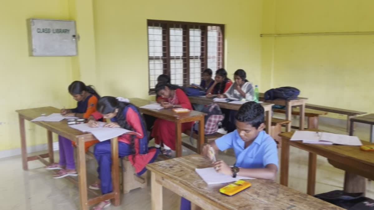 Idukki Udumbanchola School  Idukki Udumbanchola higher secondary School  schools in Idukki Udumbanchola  ഇടുക്കി  ഇടുക്കി ഉടുമ്പന്‍ചോല  ഇടുക്കി ഉടുമ്പന്‍ചോലയിലെ തമിഴ് മീഡിയം സ്‌കൂൾ  തമിഴ്‌ മീഡിയം സ്‌കൂൾ  ഇടുക്കി ഹയർ സെക്കൻഡറി സ്‌കൂൾ  ഉപരി പഠനം ഇടുക്കി  ഉടുമ്പന്‍ചോല സ്‌കൂളുകൾ  tamil medium school higher secondary batch crisis