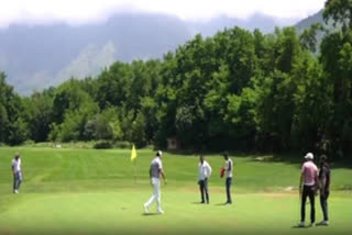Former Indian cricketers play golf in Srinagar