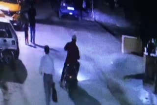 mobile snatching with man in ghaziabad