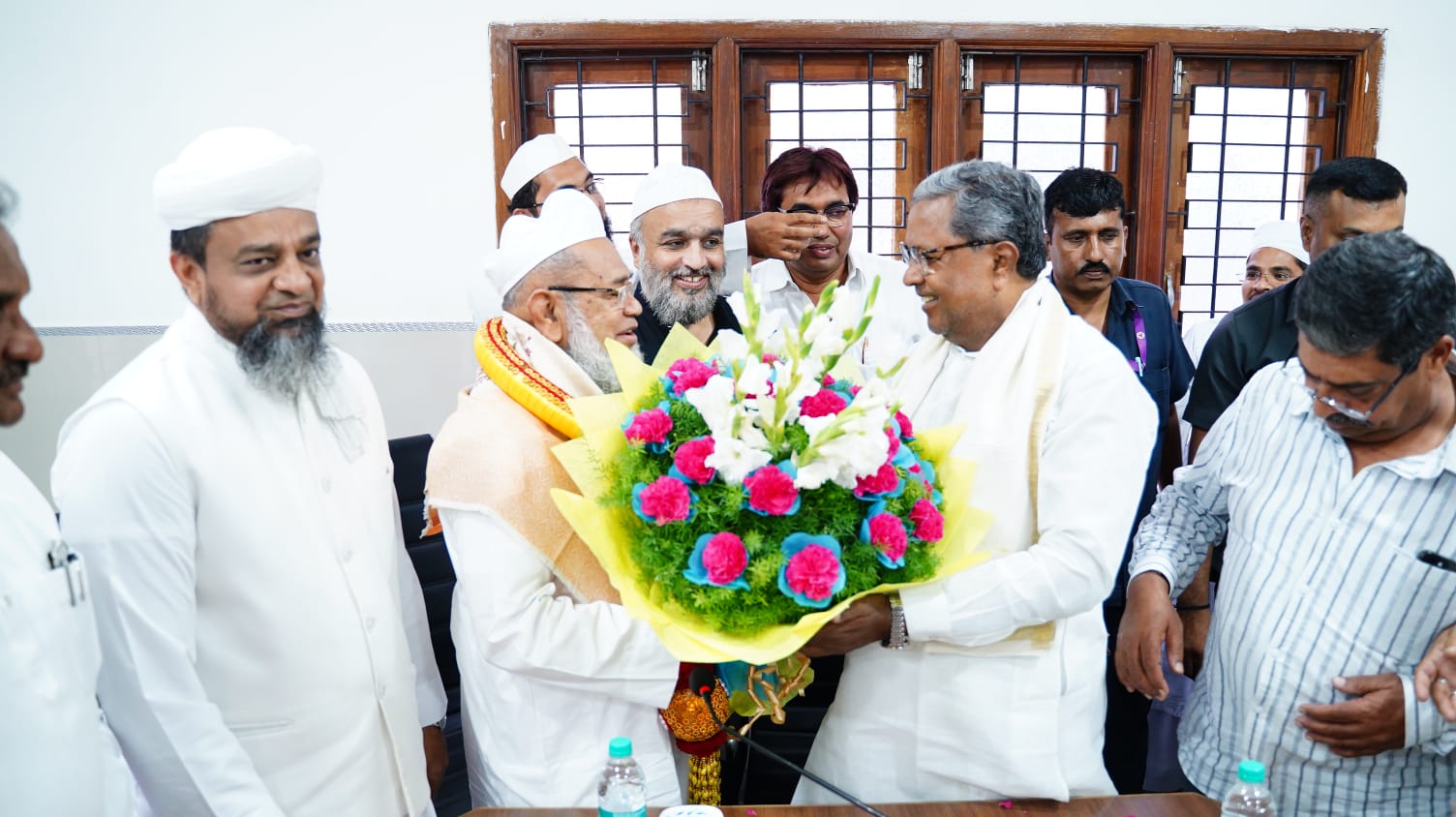 cm siddaramaiah meets religious leaders