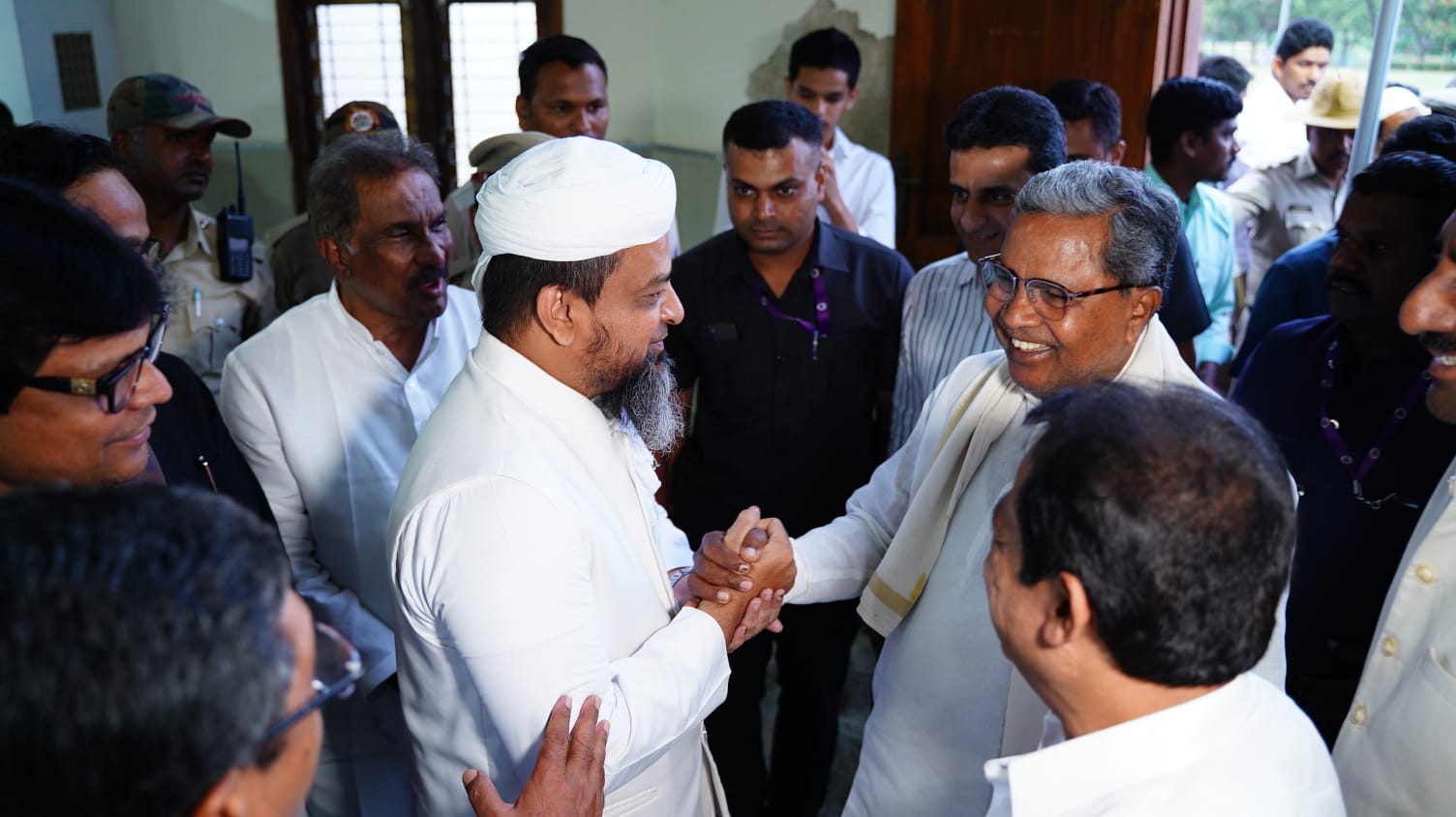 cm siddaramaiah meets religious leaders