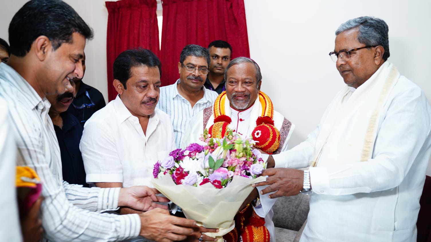 cm siddaramaiah meets religious leaders