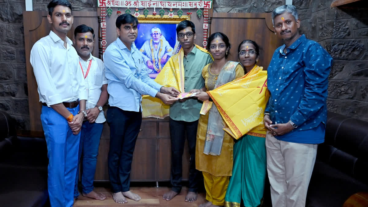 R. Pragyananda visited the Sai temple