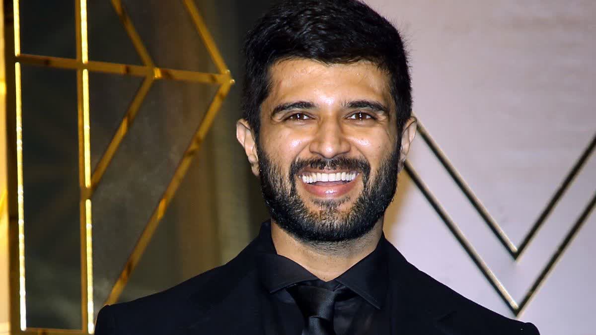 Vijay Deverakonda shares beautiful glimpse of him taking Mum and dad on their first trip to the US SEE photos