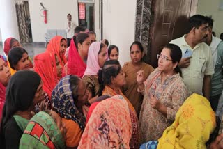 Morena water crisis women surrounded Collectorate