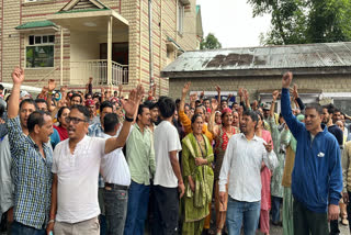 villagers protest in kullu Dhalpur