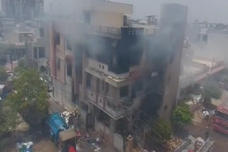 fire broke out in 3 storey building