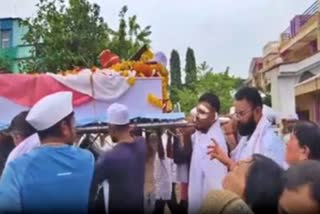 ಮೃತ ಸಹೋದರನ ಶವಯಾತ್ರೆಯಲ್ಲಿ ವಿಶ್ವಾಸ್​ ಭಾಗಿ