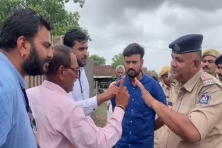 આપ નેતા અને પોલીસ વચ્ચે ઘર્ષણ