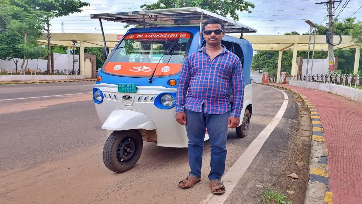 Solar-powered auto