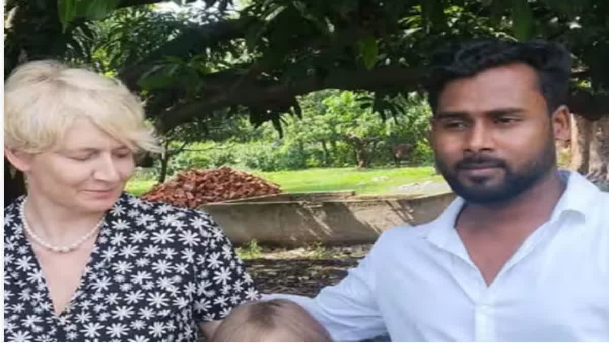 A woman from Poland fell in love with a young man from Hazaribagh in Jharkhand on Instagram. The woman along with her daughter crossed the seven seas to meet her lover. She wishes to take the man along with her to Poland.