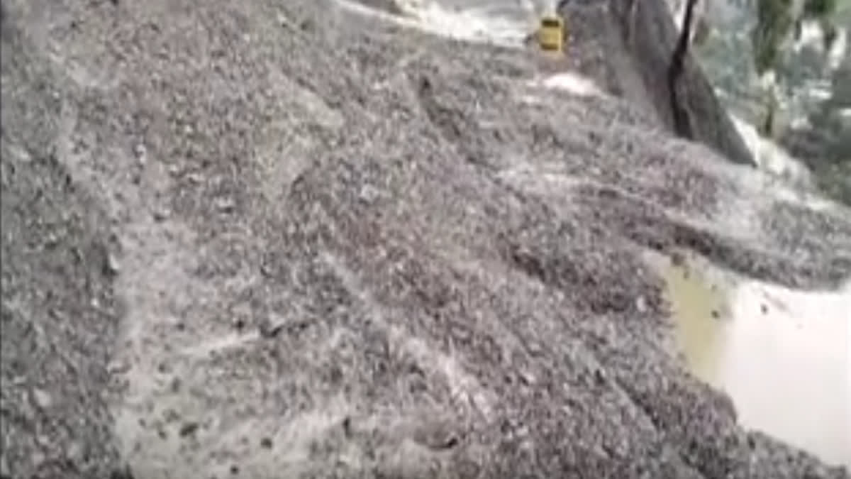 Suspicious bag found on Jammu-Pathankot National Highway; Jammu-Srinagar Highway closed due to landslide