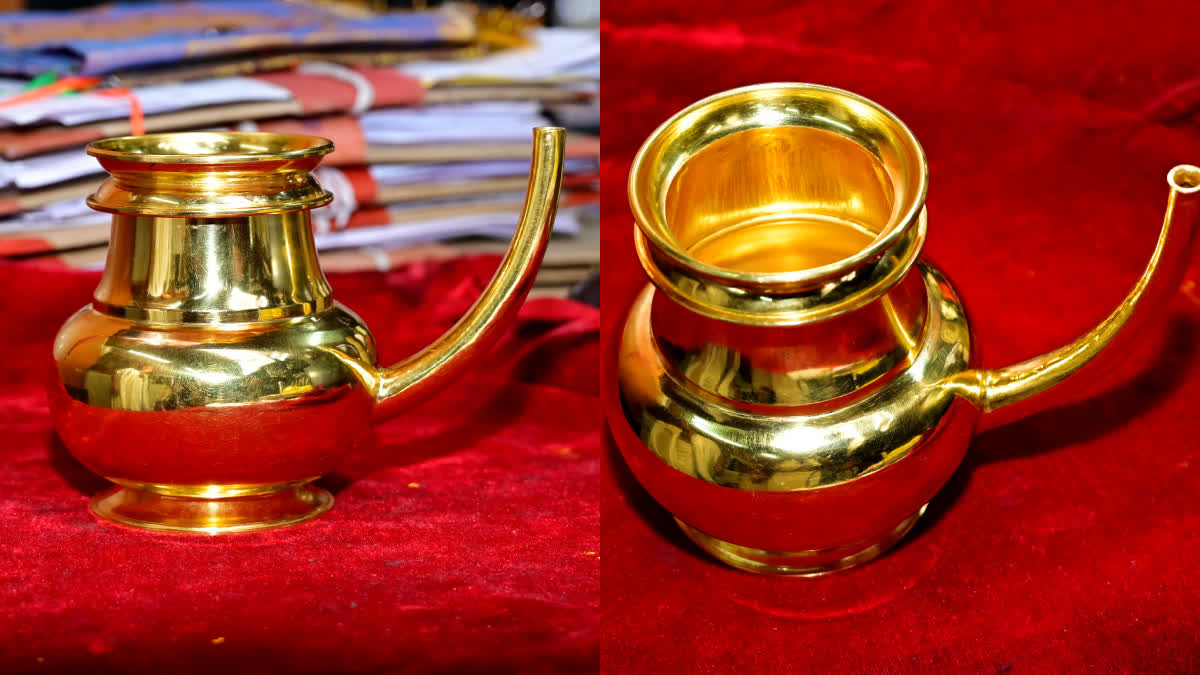 gold kindi  Guruvayoor temple  half crore gold kindi  gold kindi was given as gift to Guruvayoor temple  gold kindi Guruvayoor temple  ഗുരുവായൂർ ക്ഷേത്രം  ഗുരുവായൂർ  സ്വർണ കിണ്ടി  കാണിക്ക  ഗുരുവായൂരിൽ കാണിക്കയായി സ്വർണ കിണ്ടി