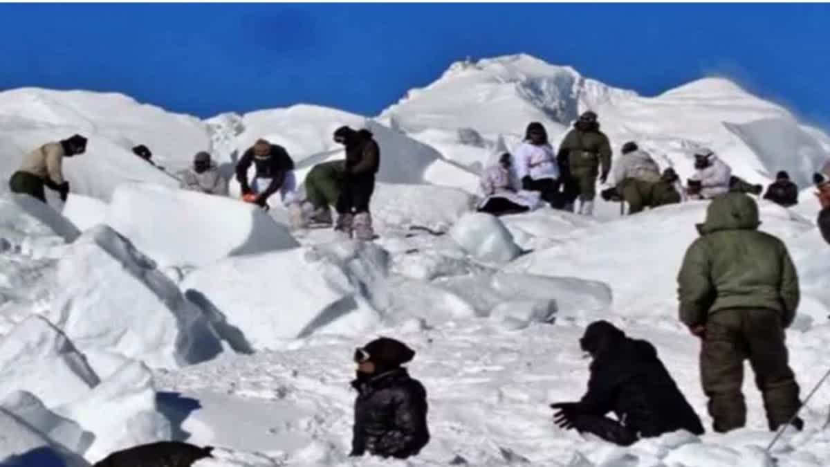 army-officer-killed-6-soldiers-injured-in-fire-accident-in-siachen