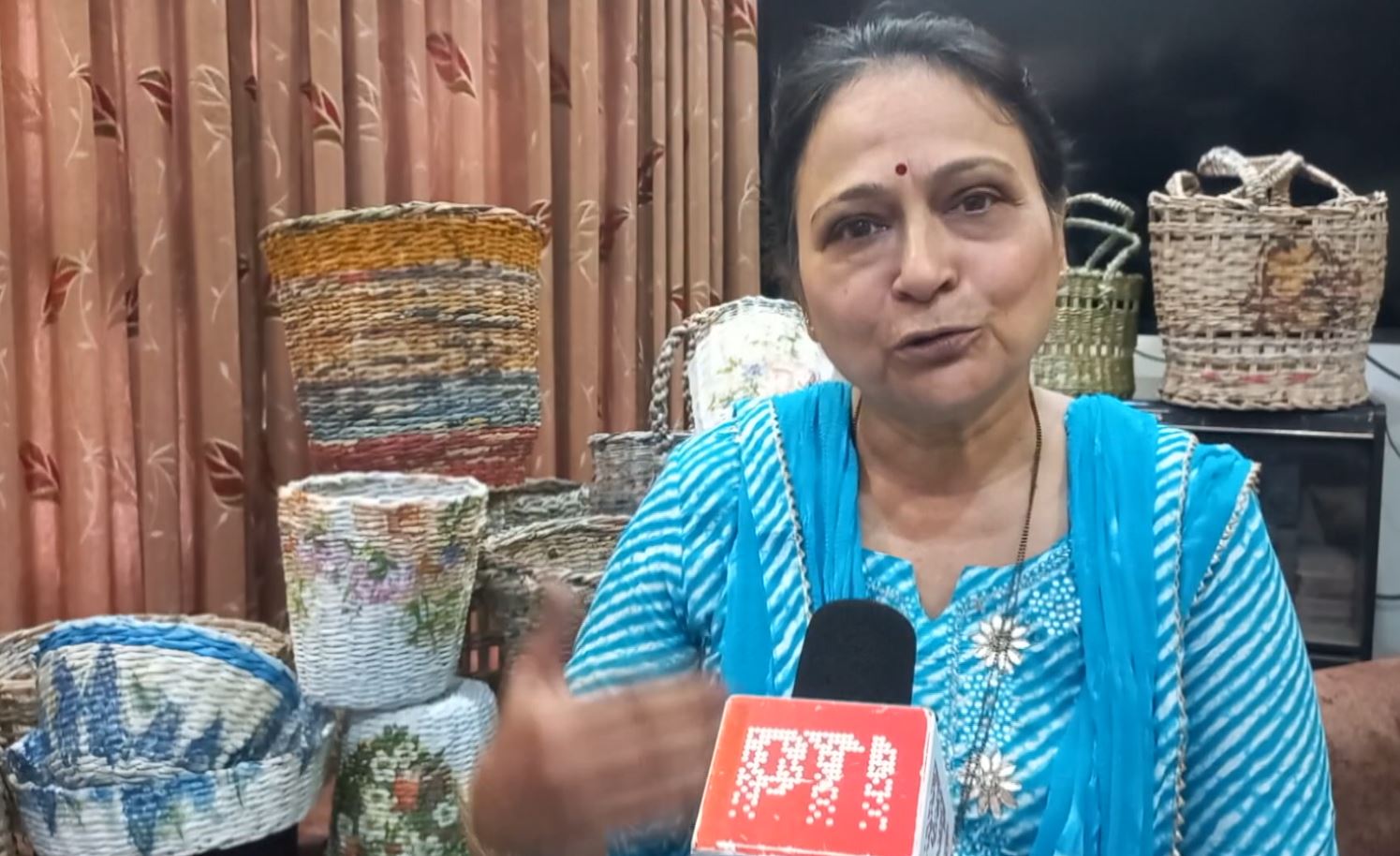 woman makes baskets from waste papers