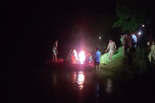 rescue of tourists stucked in betwa river